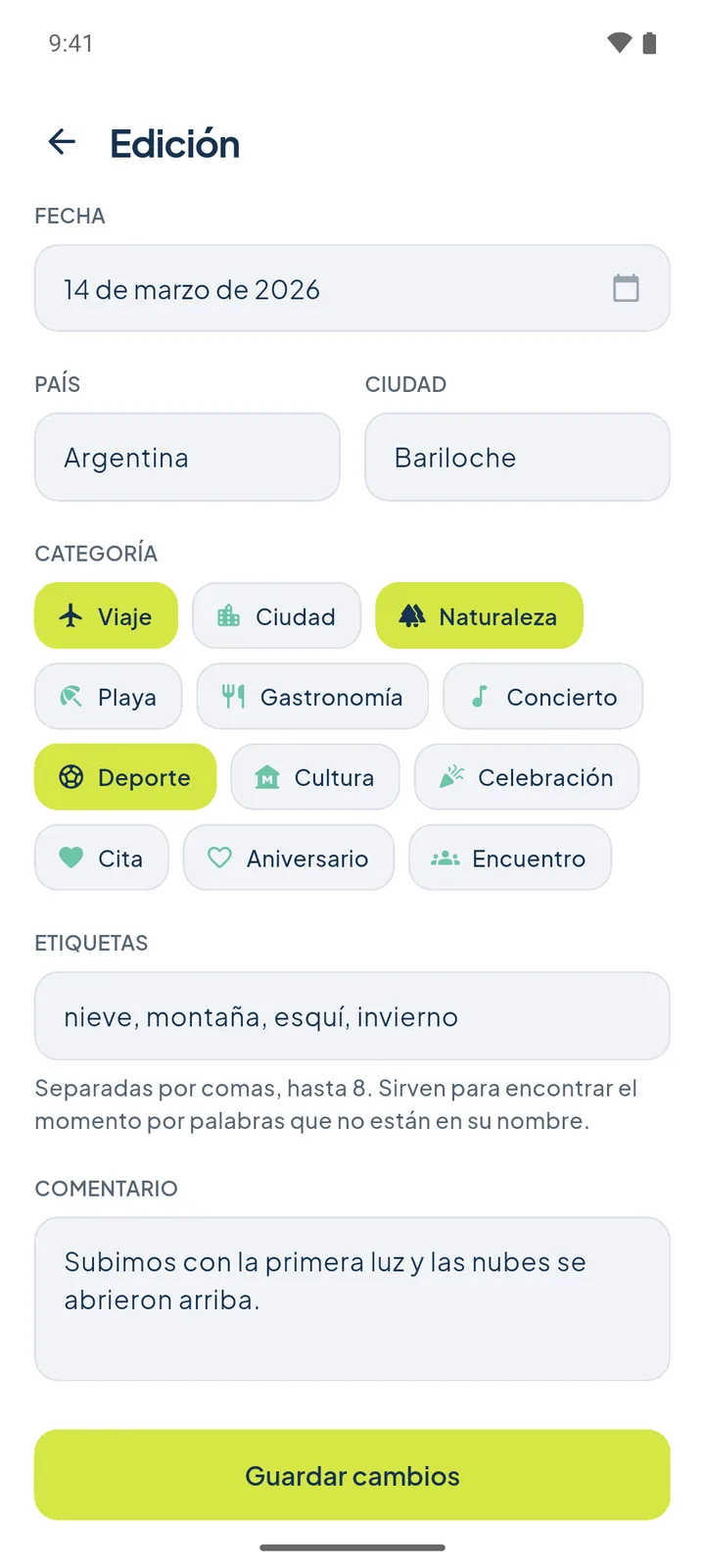 Formulario de un momento con fecha, país, ciudad, categorías, etiquetas y comentario